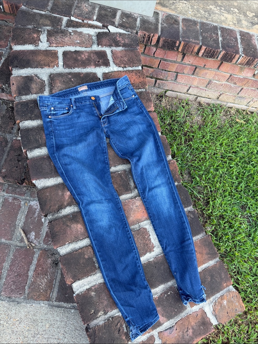 Mother "The Looker" dark wash blue jeans size 30 - Picture 8 of 8